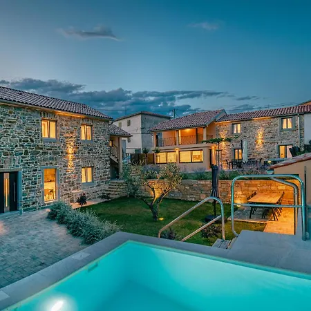 Beautiful In Skofije Tatil Evi *