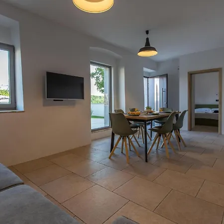 Beautiful In Skofije Tatil Evi *